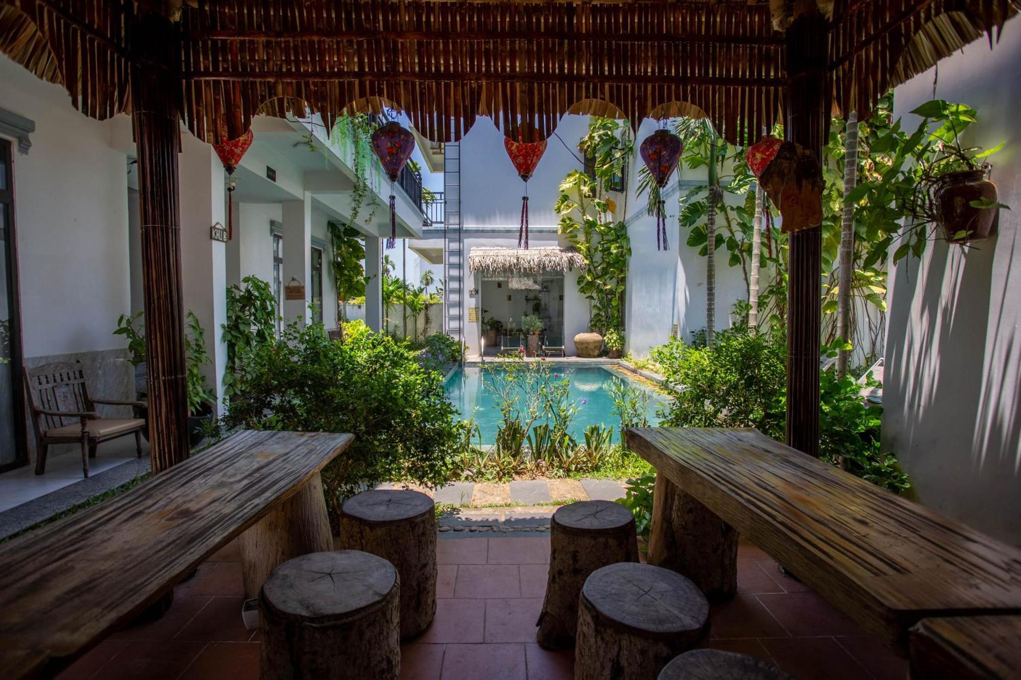 Khách sạn Vườn Cổ Tích 3*